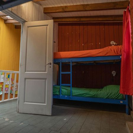 Alhue Patagonia Hostel Сан-Мартин-де-лос-Андес Экстерьер фото