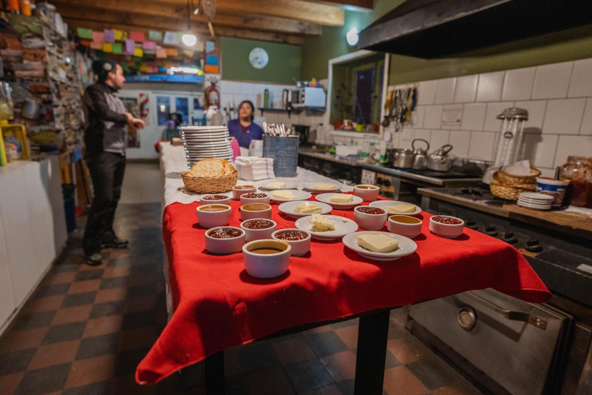 Alhue Patagonia Hostel Сан-Мартин-де-лос-Андес Экстерьер фото