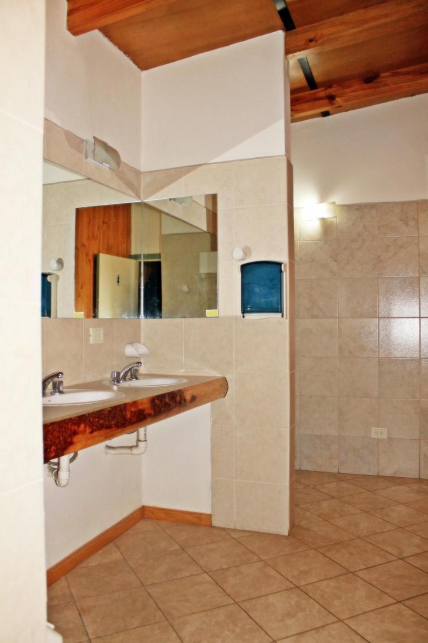 Alhue Patagonia Hostel Сан-Мартин-де-лос-Андес Экстерьер фото